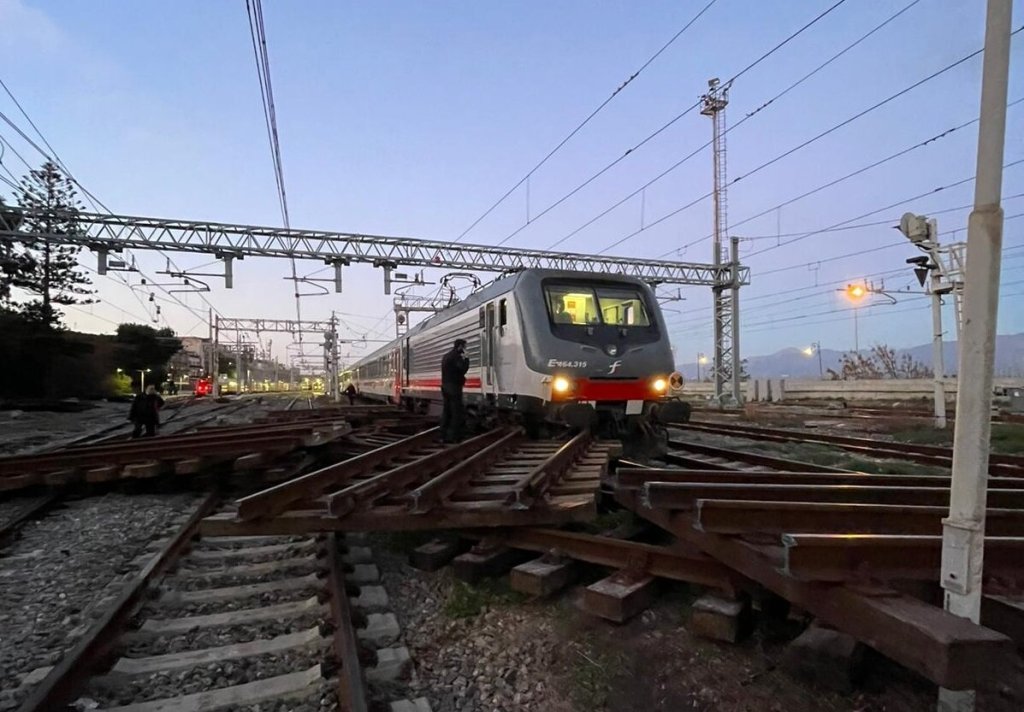 Incidente Trenitalia Stazione Reggio (2)