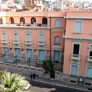 Hotel Miramare, la svolta dopo anni: arriva un’offerta valida per l’asta del Comune