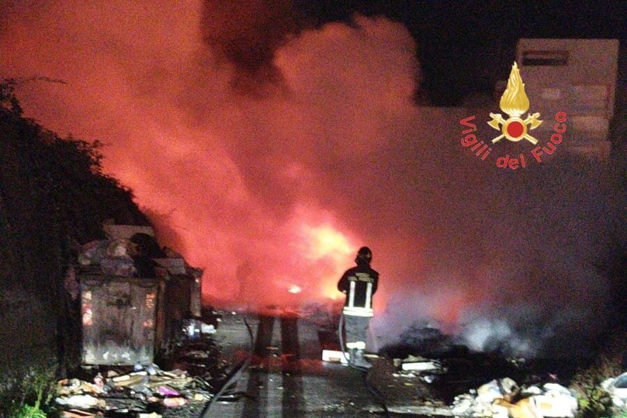 Incendio Campo Nomadi Lamezia Terme