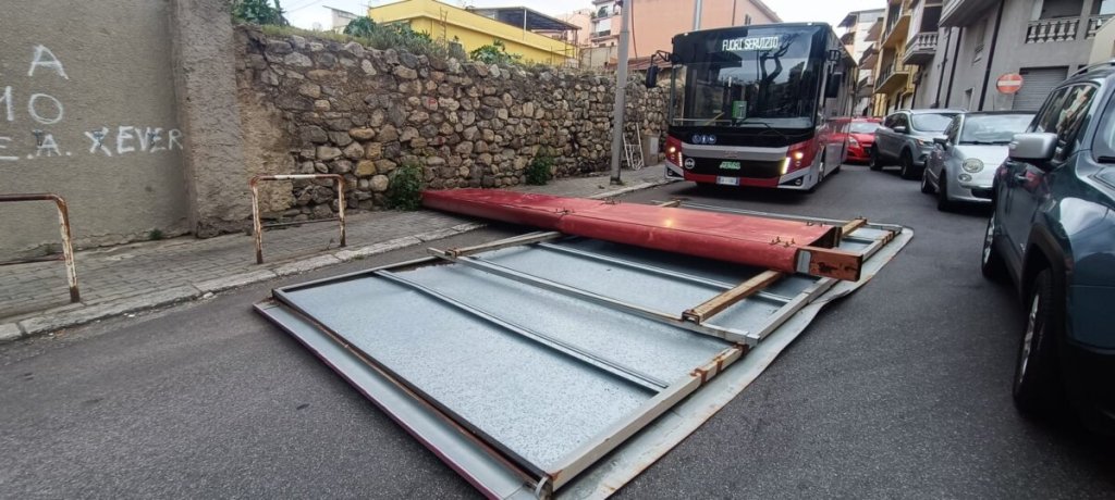 Crollo Cartello Pubblicitario Reggio Calabria (6)