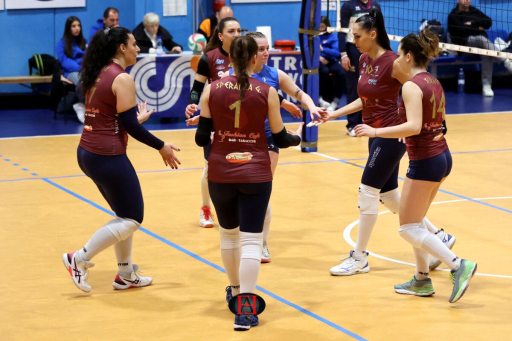 Foto Volley Reghion Maglia Amaranto