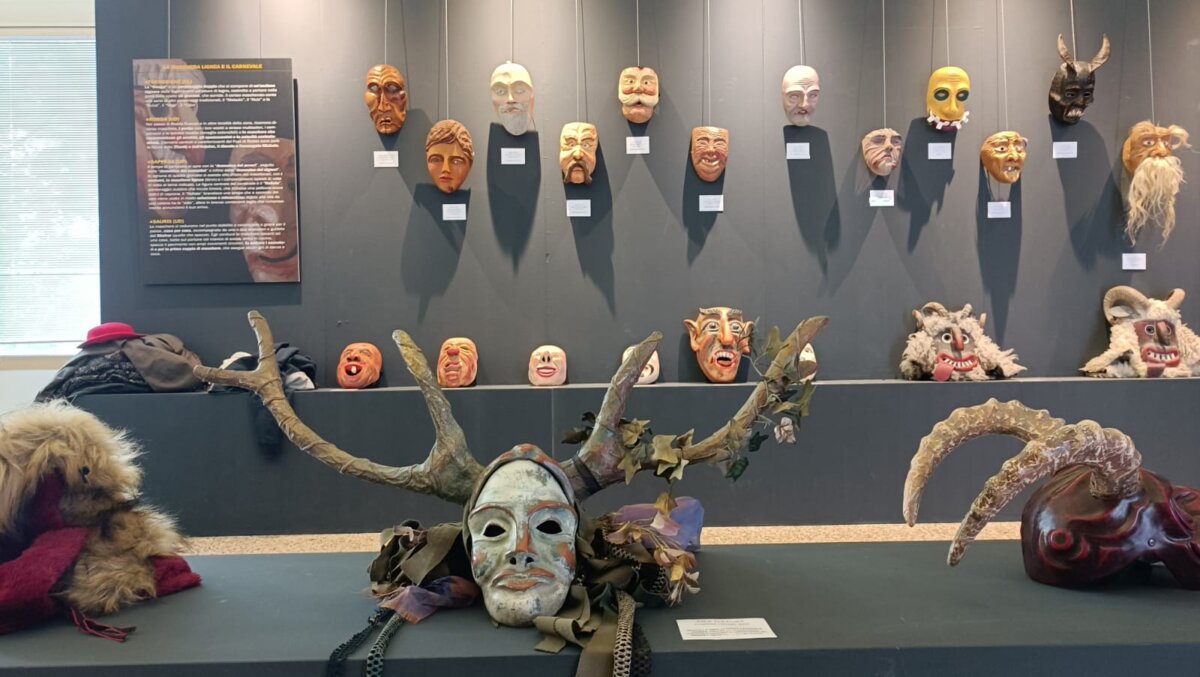 Mostra Castello Aragonese Maschere
