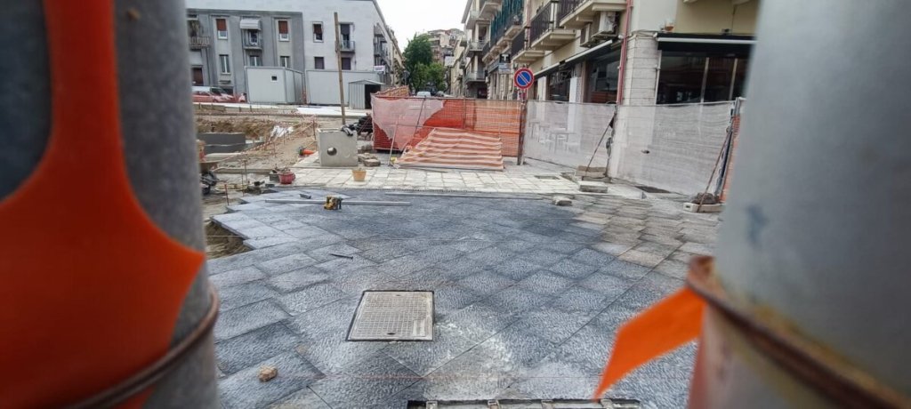Lavori Piazza De Nava 1