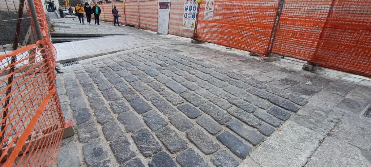 Lavori Piazza De Nava 2
