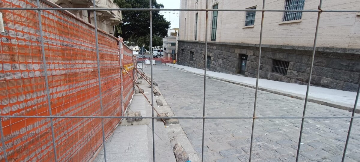 Lavori Piazza De Nava 3
