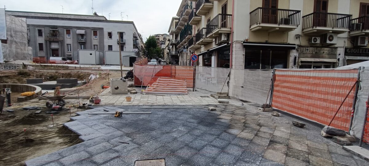 Lavori Piazza De Nava