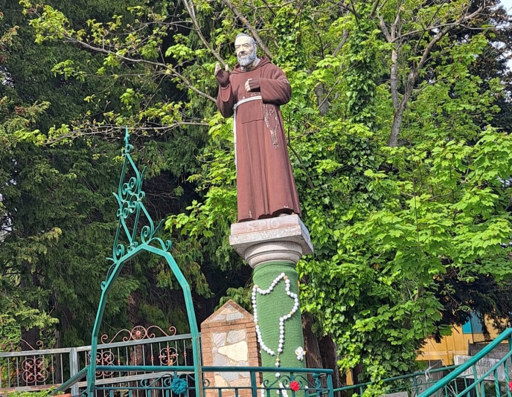 Yarn Bombing Padre