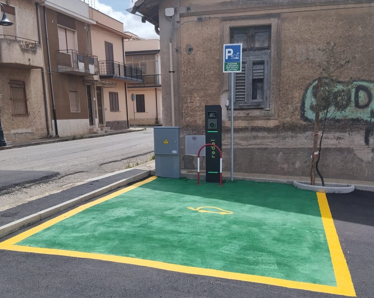 Colonnina Di Ricarica Auto Elettriche Campo Calabro