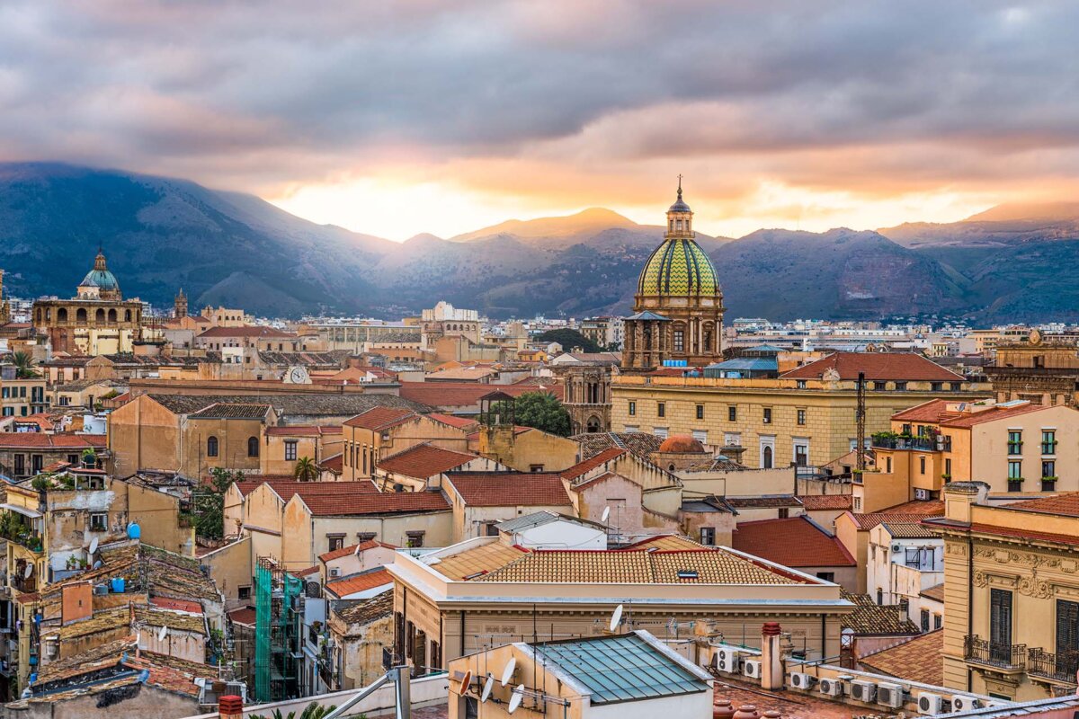 Palermo,,Sicily,Town,Skyline,With,Landmark,Towers,At,Dusk