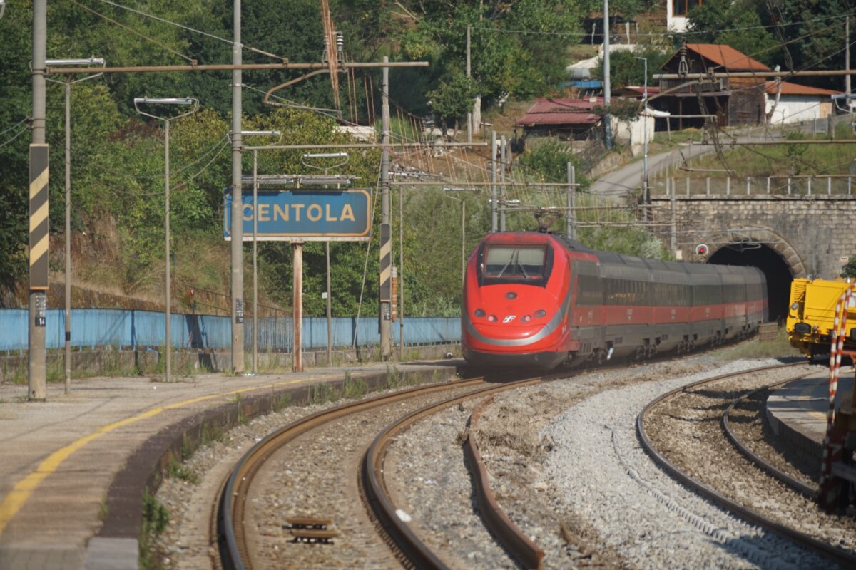 Treno Frecciarossa Stazione Di Centola