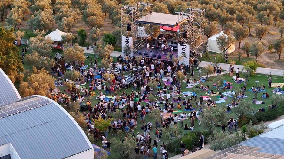 Color Fest Location People