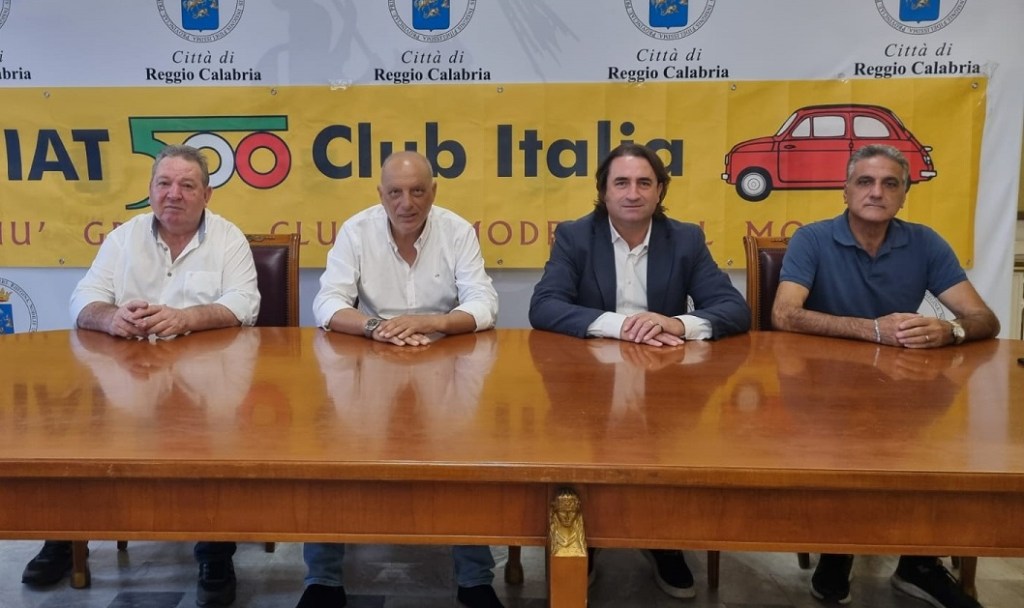 A palazzo San Giorgio presentato il 13esimo raduno nazionale Fiat 500 ‘Bronzi di Riace’