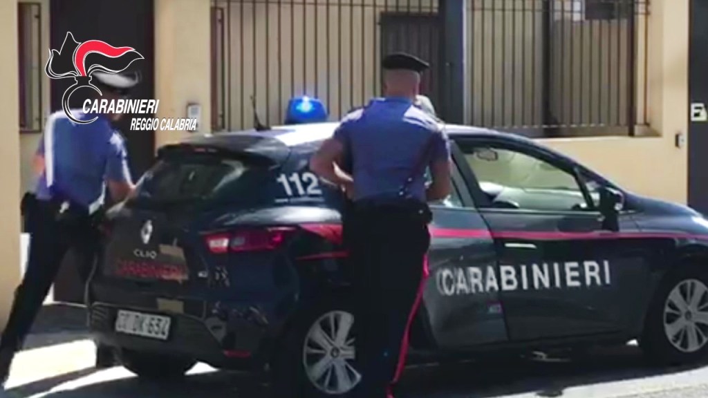 Polistena, dépendance abusiva e piscina con acqua rubata dalla rete pubblica: denunciata una coppia