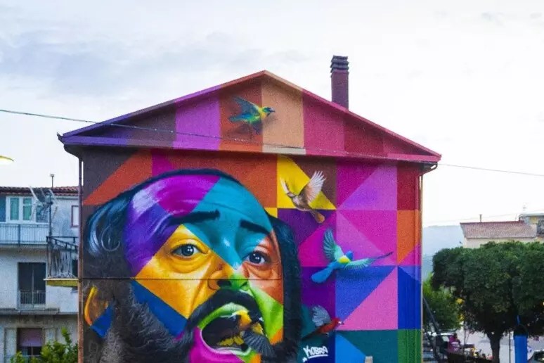 Murale Pavarotti