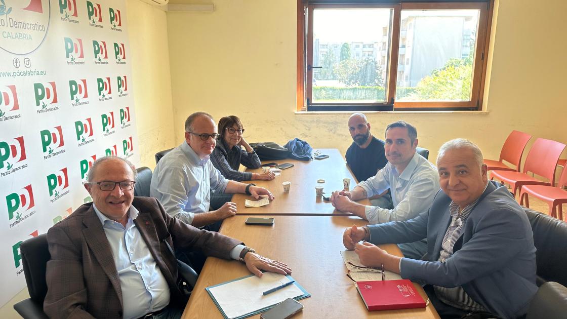 Calabria, a Palazzo Campanella riunione del gruppo Pd: ‘Fallimento della giunta Occhiuto’
