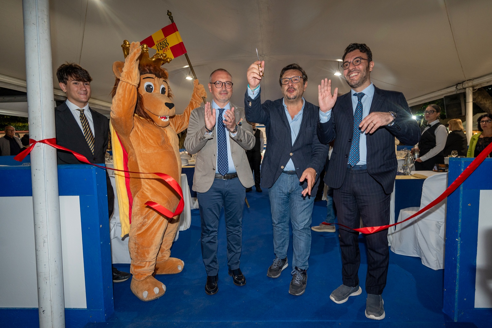 Il taglio del nastro al MSFF Alberto Palella vicesindaco Reggio Calabria Carmelo Versace vice prefetto Cosimo Gambadauro
