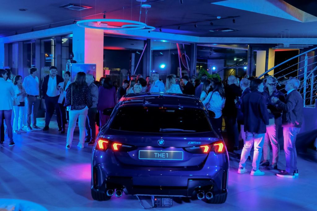 calabria motori presentazione bmw serie ()