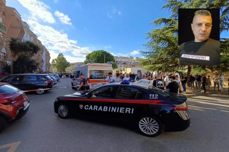 crotone poliziotto