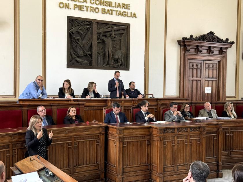 Reggio, convocato il consiglio comunale: tutti i temi all’ordine del giorno