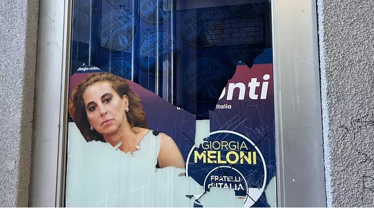 sede fratelli italia cz atti vandalici