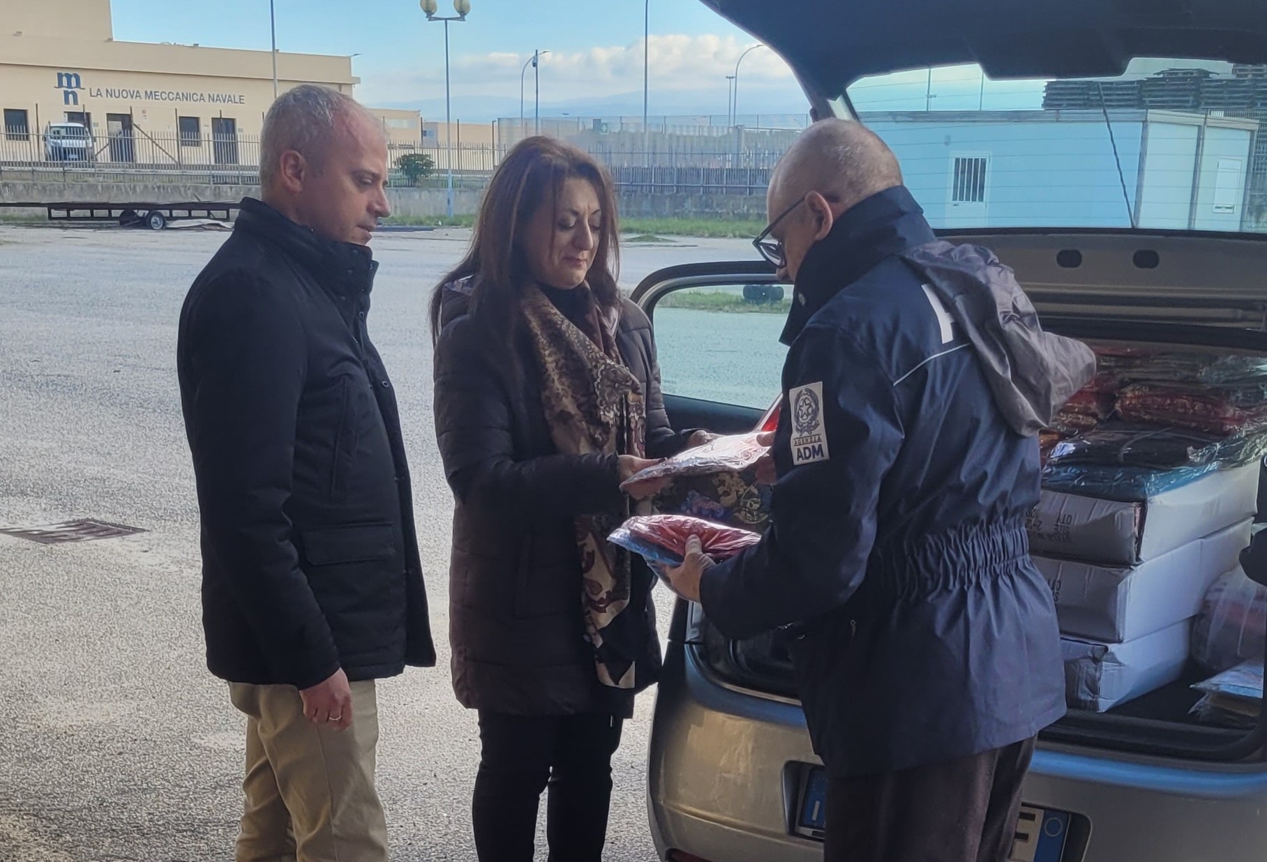 agenzia dogane monopoli dona capi abbigliamento