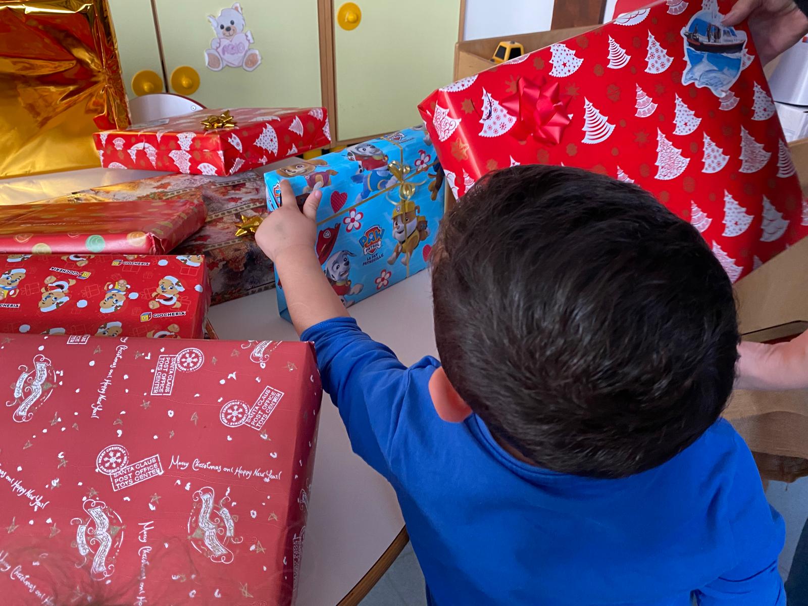 dono sotto albero gom