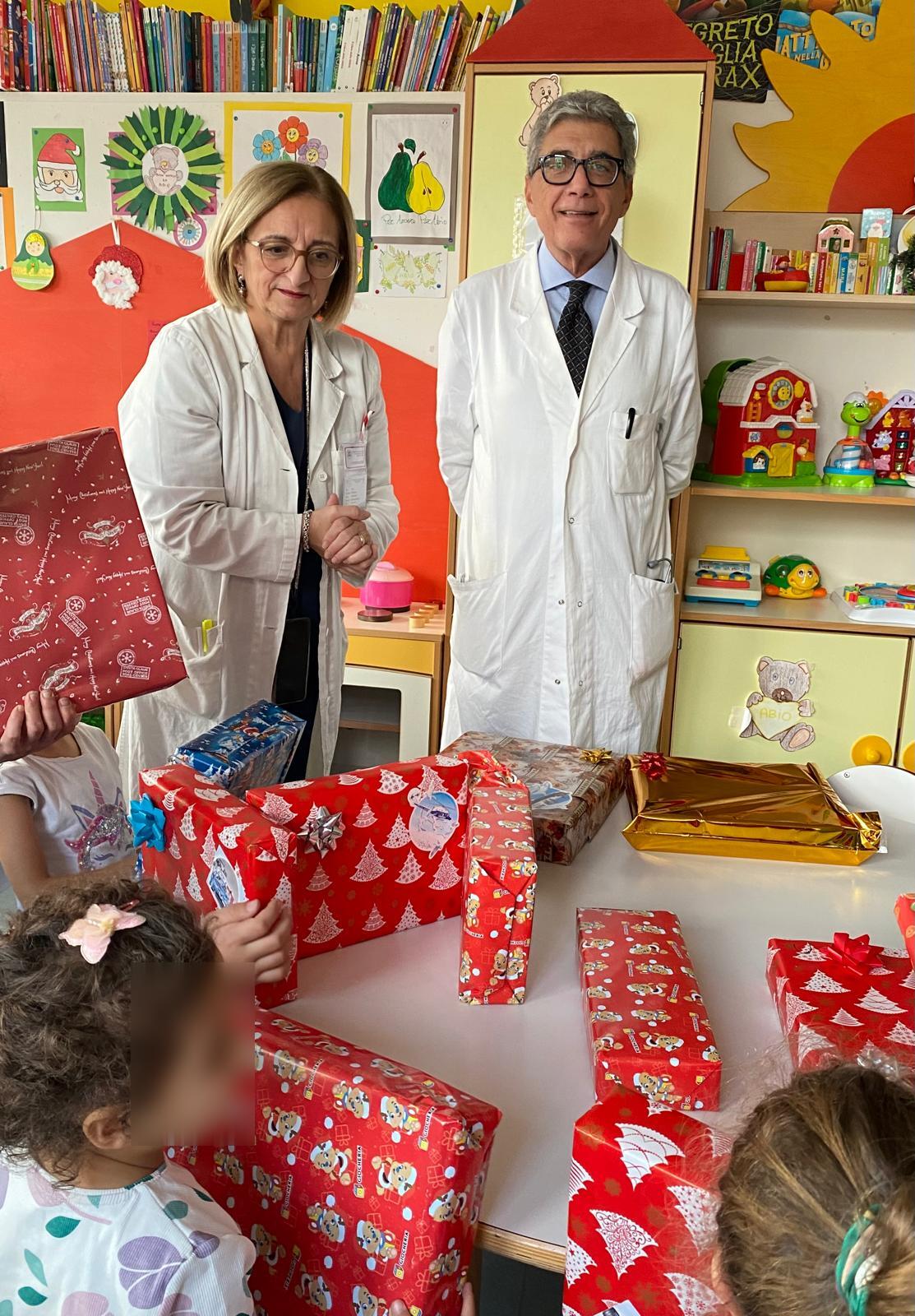 dono sotto albero gom