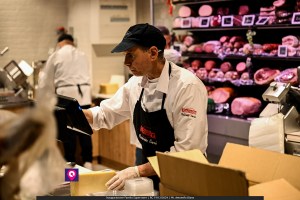 famila superstore ()