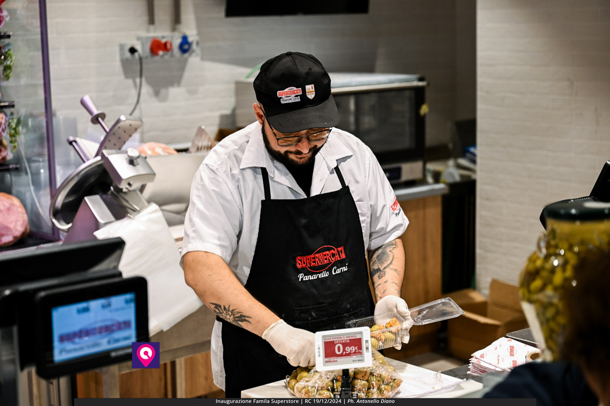 famila superstore ()