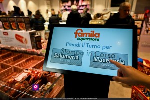 famila superstore ()