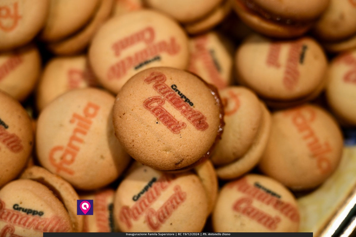 famila superstore ()