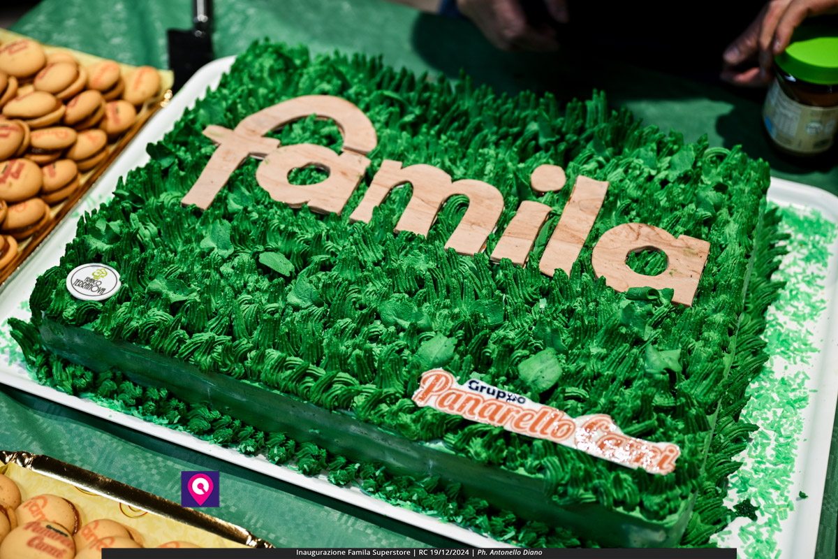 famila superstore ()