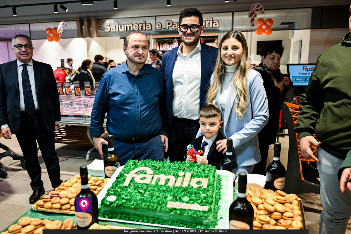 famila superstore ()