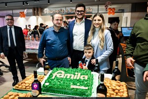 famila superstore ()