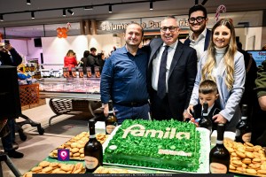 famila superstore ()