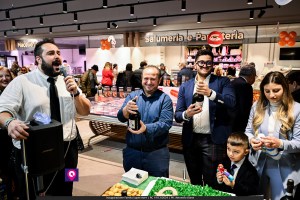 famila superstore ()