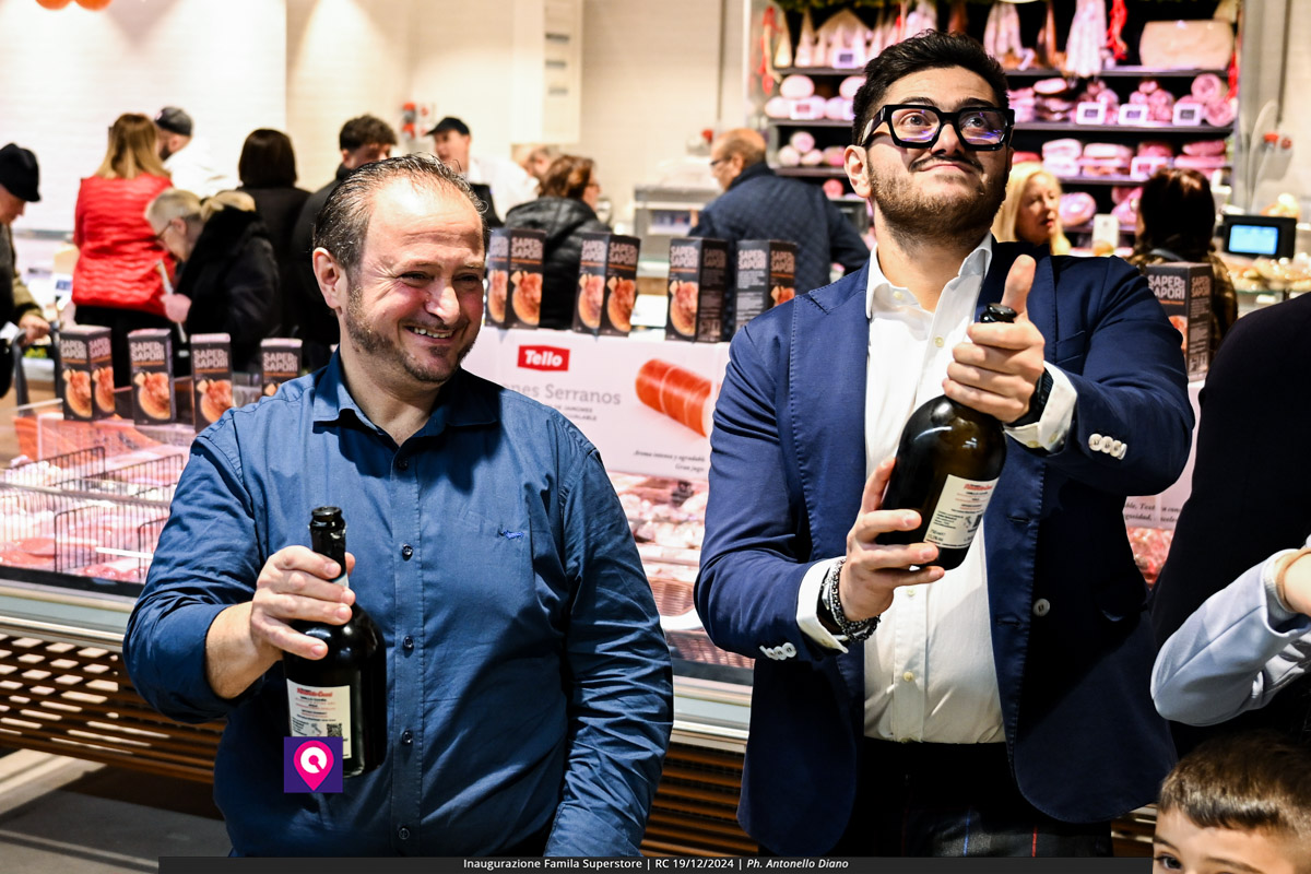 famila superstore ()