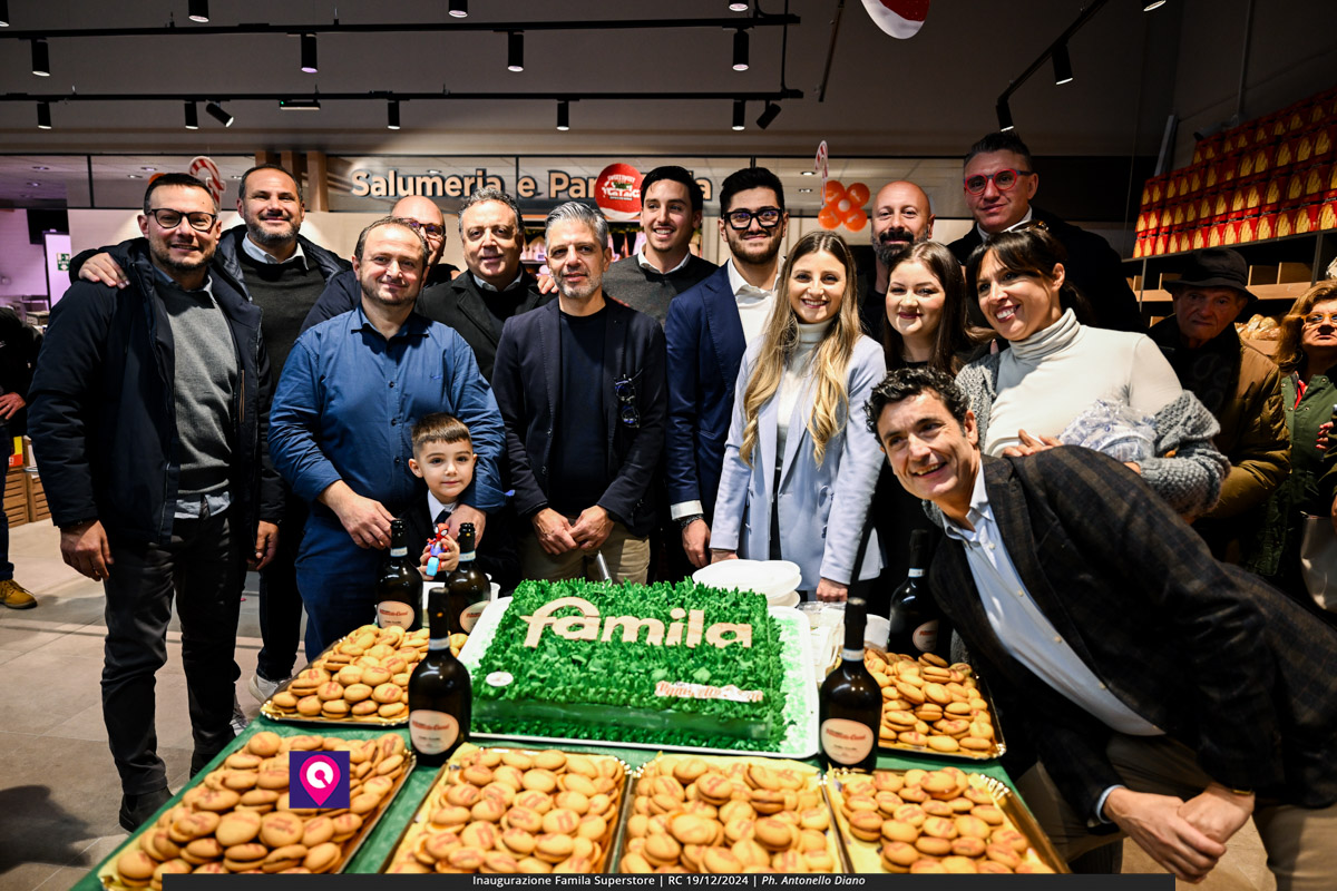 famila superstore ()