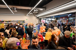 famila superstore ()