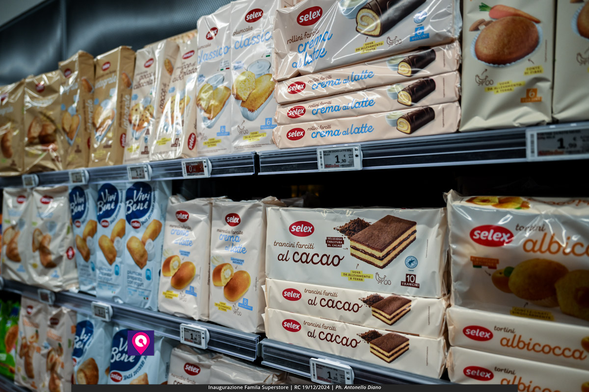 famila superstore ()