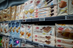 famila superstore ()