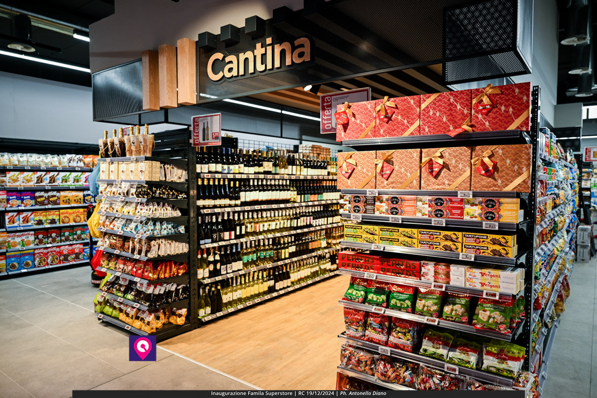 famila superstore ()