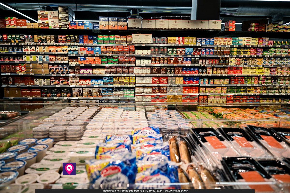 famila superstore ()