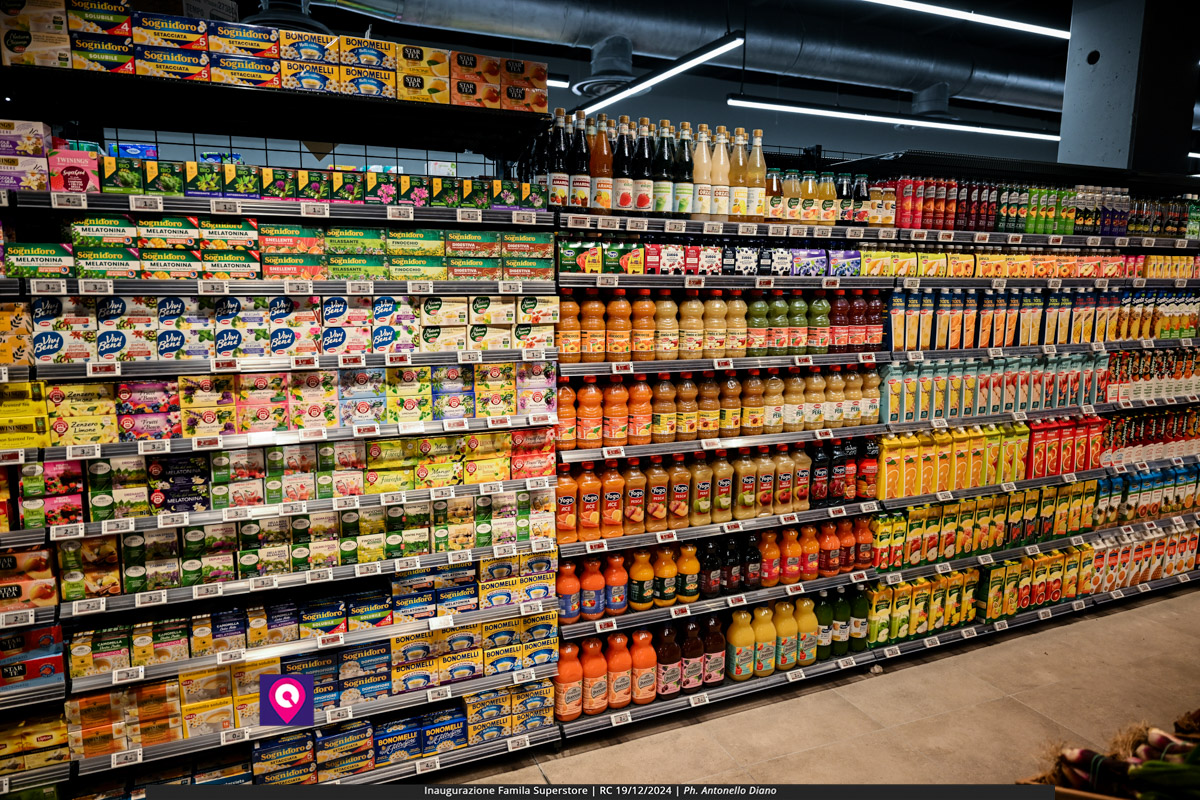 famila superstore ()