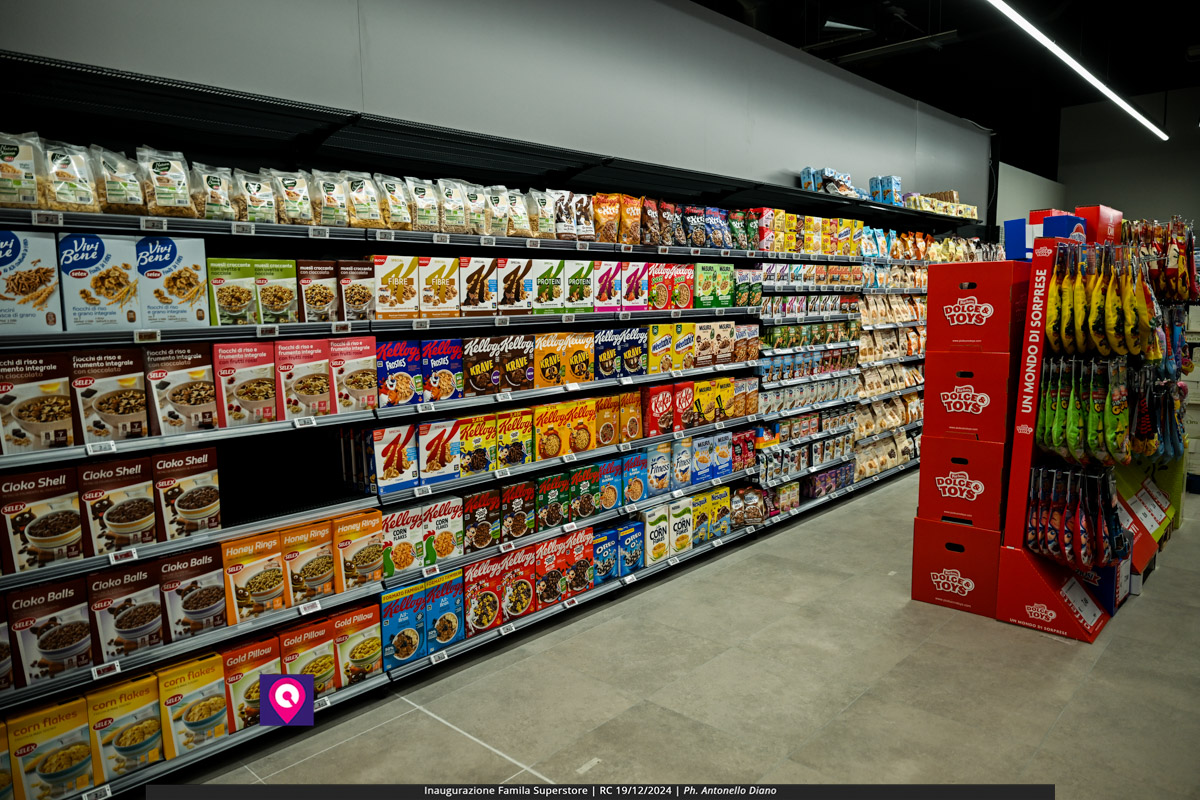 famila superstore ()