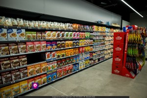 famila superstore ()