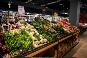 famila superstore ()