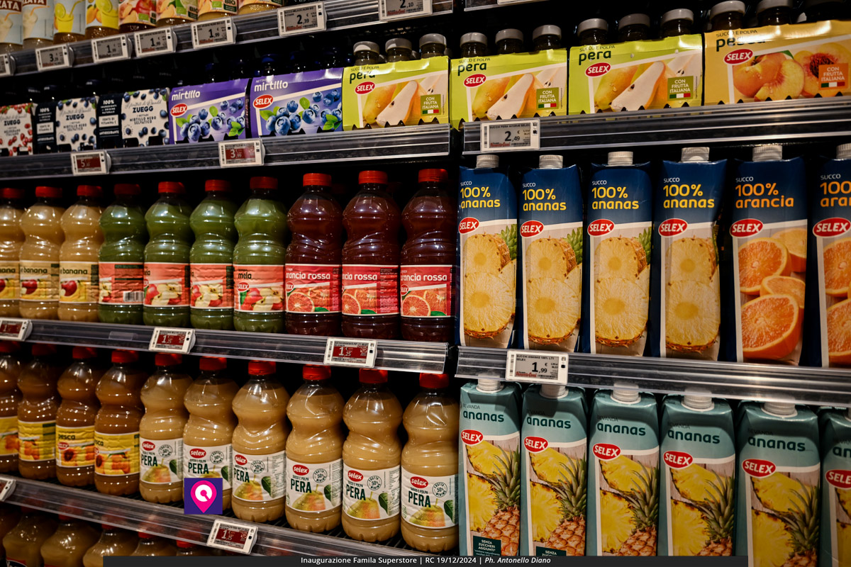 famila superstore ()