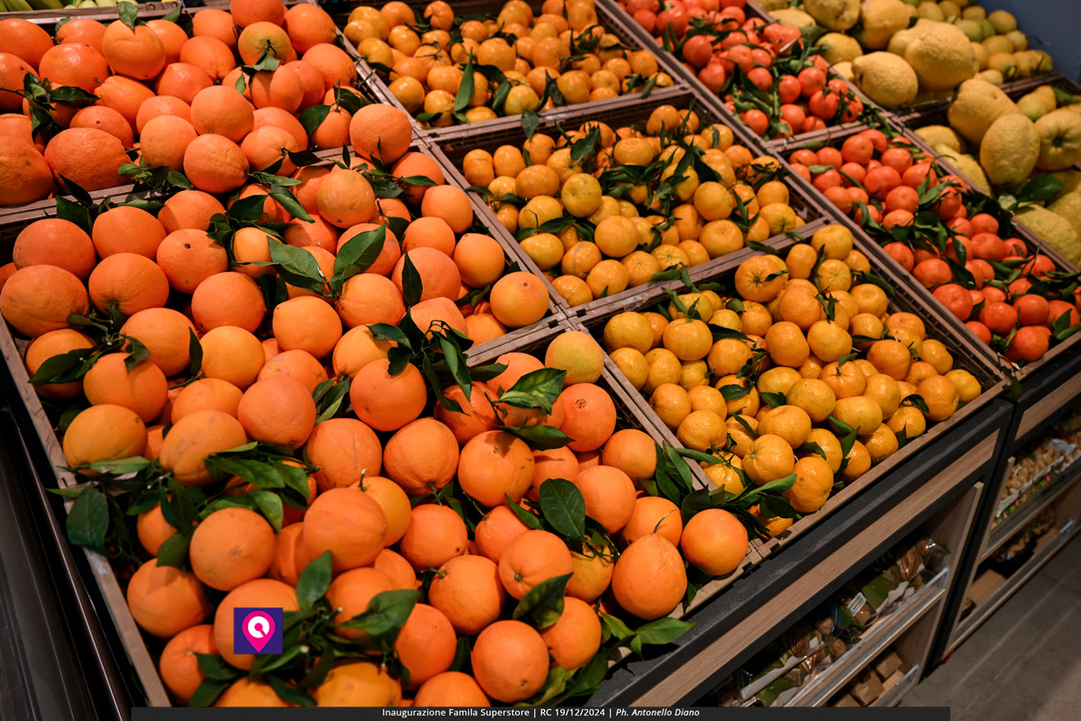 famila superstore ()