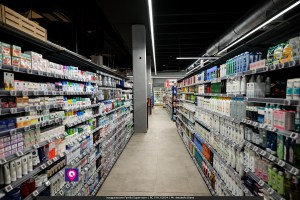 famila superstore ()